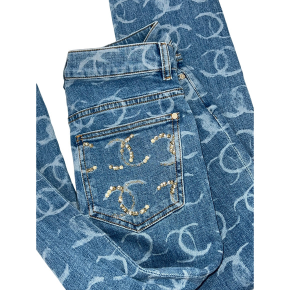 Chanel 23B Runway Light Blue Denim White CC Printed Logo Sequin Skinny Jeans 36 - Picture 11 of 16